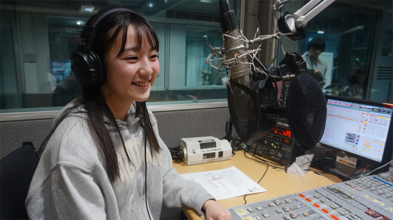 Hitomi AIは東京・杉並区の女子高校の放送部に所属していた。